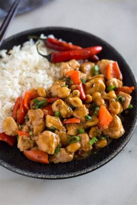   Hangzhou Kung Pao Kyckling - En Smakfull Spridsmatta av Kryddstarkhet och Förtjusande Textur!